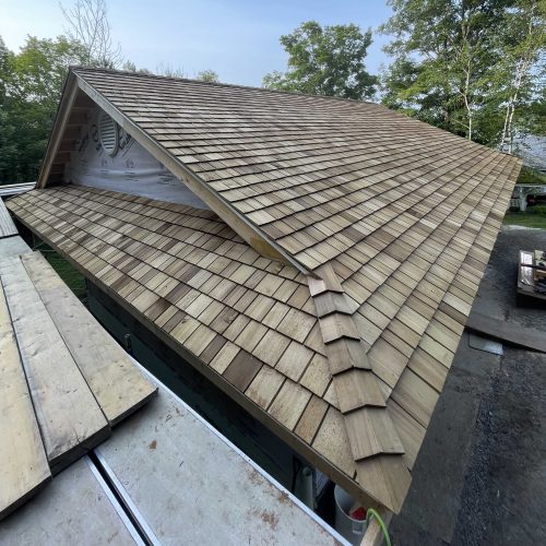 Toiture en bardeau de cèdre de l'ouest.