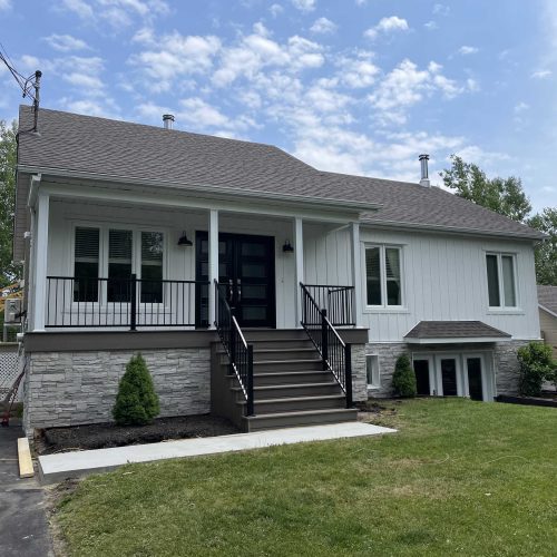 Réfection de facade de bâtiment complète (pierre vissée, escalier, balcon, revêtement).