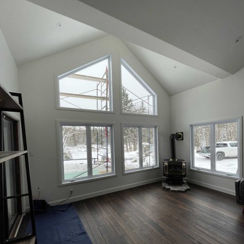 Modification d'un bâtiment. Ajout d'une partie cathédrale.