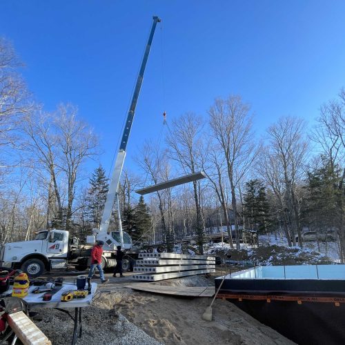 Installation de dalle structurale "Précast" en béton.